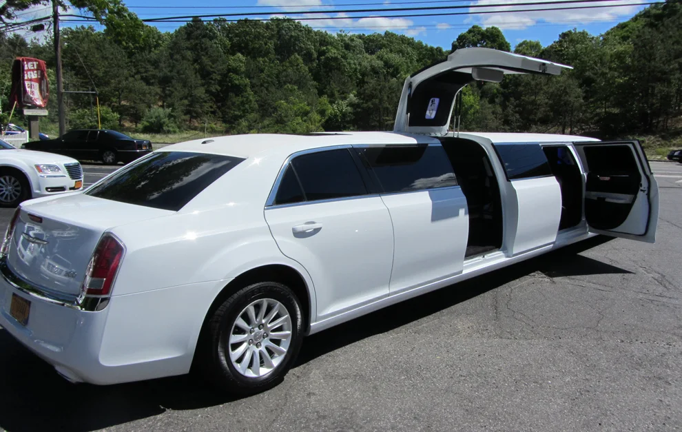 M &amp;amp; V Limousines