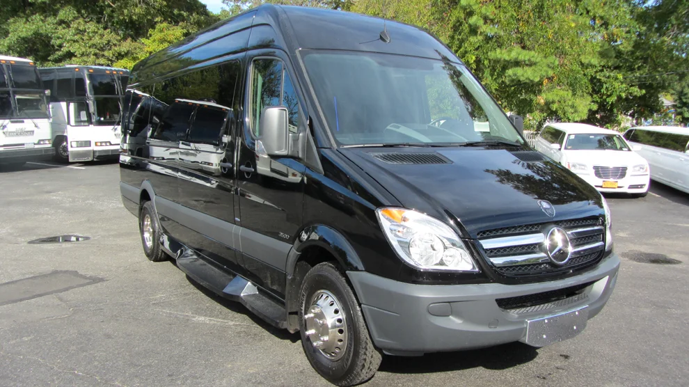 M &amp;amp; V Limousines