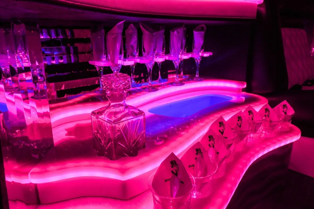 M &amp;amp; V Limousines