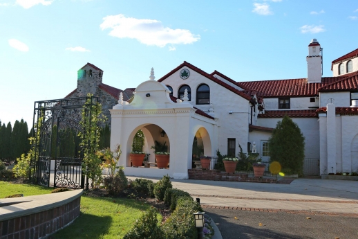 Douglaston Manor