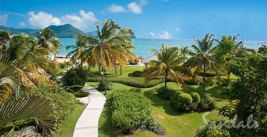 The Ultimate Guide to Destination Weddings: Pros, Cons, and Planning Tips